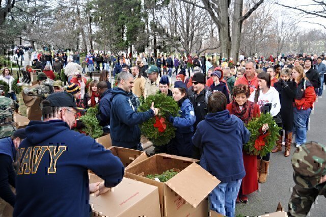 volunteers for Wreaths Across America
